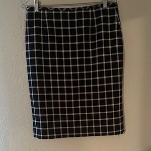 Classic Tahari Black and White Window Pane Pattern Skirt